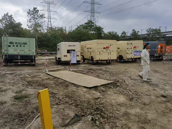 柴驱空压机租赁服务于管道吹扫服务