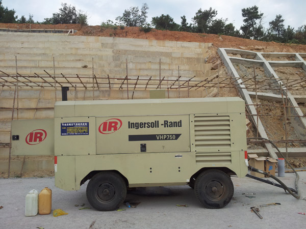 长期租赁无油空压机-为企业降本增效的智慧选择