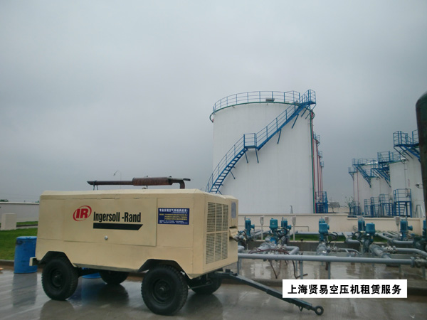 高效化工管道吹扫解决方案,英格索兰HP900柴驱空压机租赁服务详解