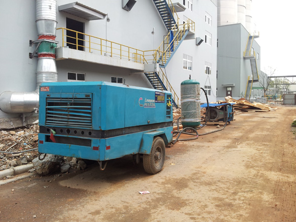 化工厂管道试压难题如何破解？埃尔曼电移动空压机配套增压机租赁服务提供高效解决方案