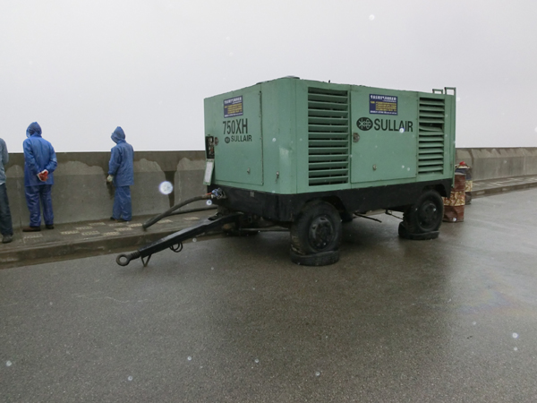 寿力750XH柴驱中风压空压机租赁:高效驱动管道通球作业的可靠解决方案