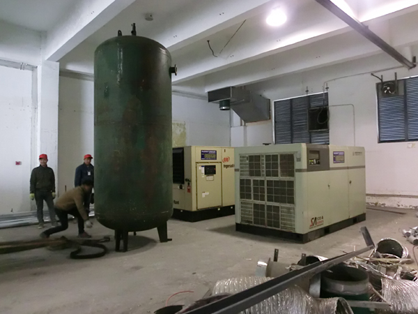 贤易空压机租赁:多台空压机如何为电子行业提供稳定供气解决方案