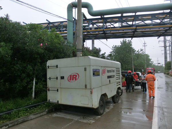 英格索兰VHP750移动式空压机租赁:高效管道吹扫的可靠解决方案