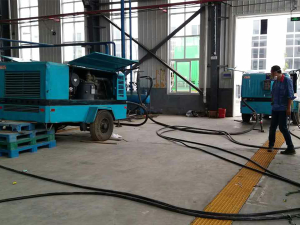 二台埃尔曼PES720空压机租赁，如何为钢铁行业稳定高效供气？