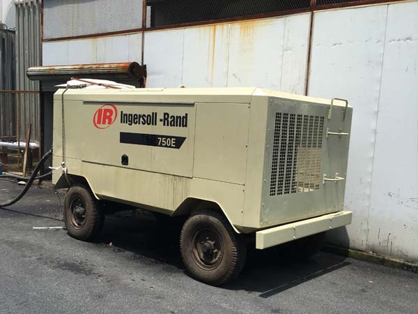 英格索兰12公斤中风压空压机租赁:钣金加工行业降本增效的智慧之选