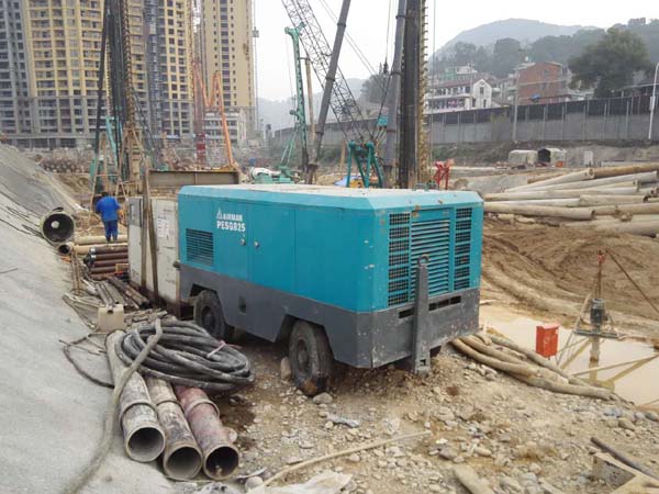 埃尔曼电移动PESG825空压机租赁:如何为桩基工程注入高效动力？