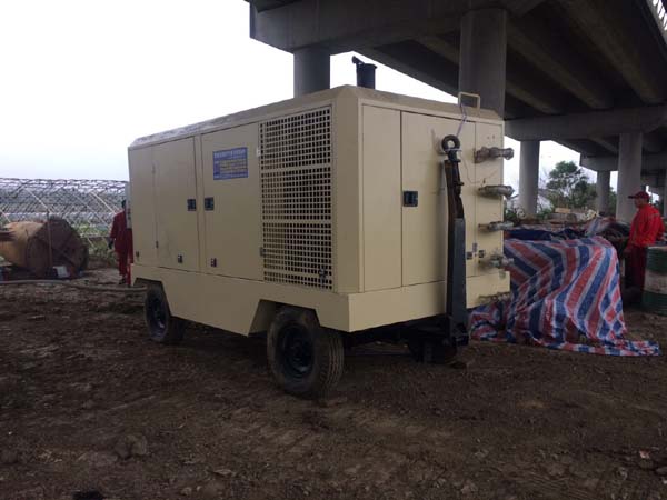 柴驱移动式空压机租赁:为江苏昆山管道工程输送稳定干燥气源的智慧选择