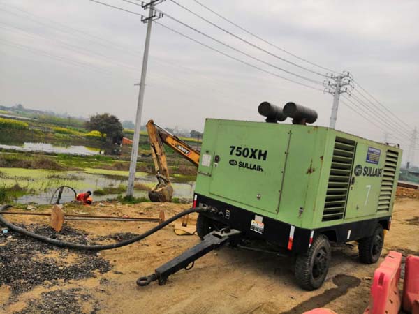 管道通球吹扫采用寿力柴驱空压机租赁的三大核心优势解析