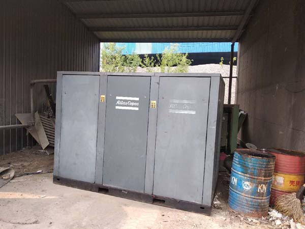 化纤企业空压机故障不用担心，贤易空压机租赁一站式服务化解生产危机