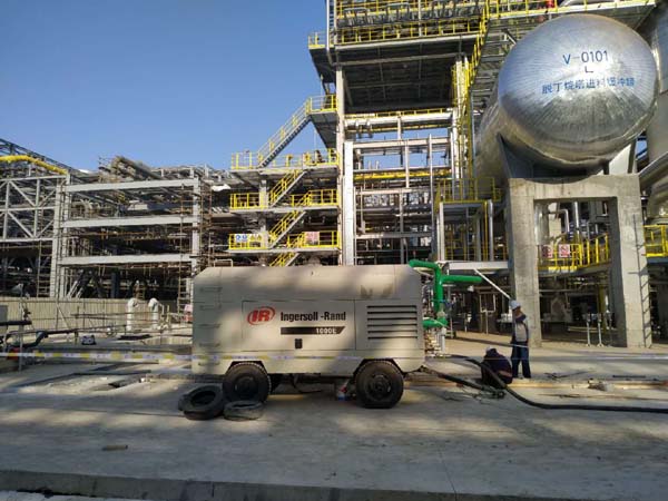 电驱高压空压机租赁:为化工厂管道建设提供高效、安全的吹扫试压解决方案