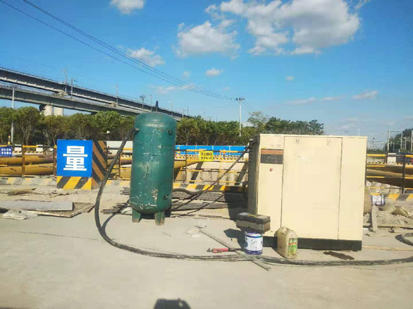 英格索兰电驱空压机配套储气罐租赁:工地喷锚施工的高效节能解决方案