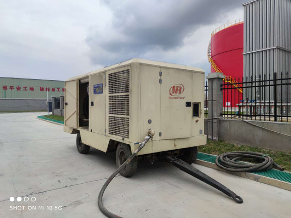 江苏化工管道吹扫如何选择大流量柴油驱动空压机租赁服务？