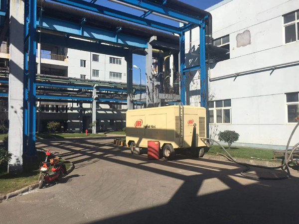 英格索兰XHP1170柴驱空压机:大排量高压力输出助力化工管道吹扫高效升级