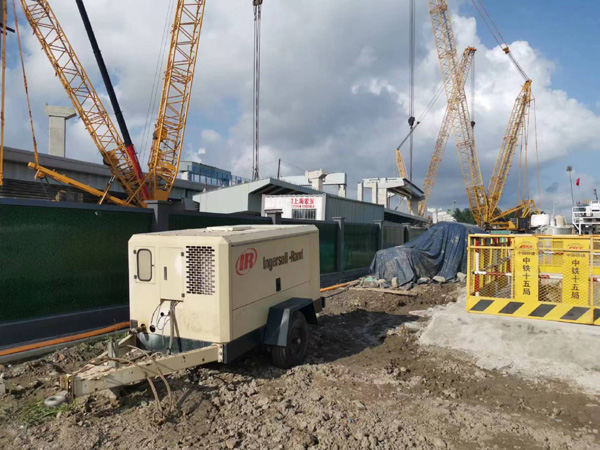 英格索兰电驱移动式空压机租赁为桩基工程提供高效动力