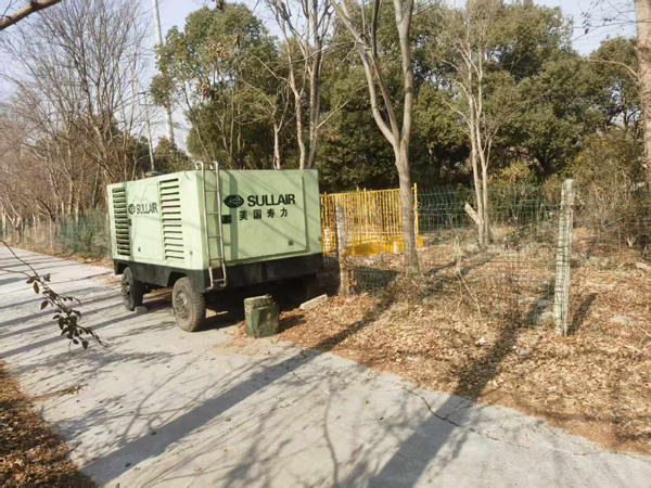 寿力柴驱空气压缩机825XH租赁为管道通球提供稳定压缩空气，提升工程效率的关键利器